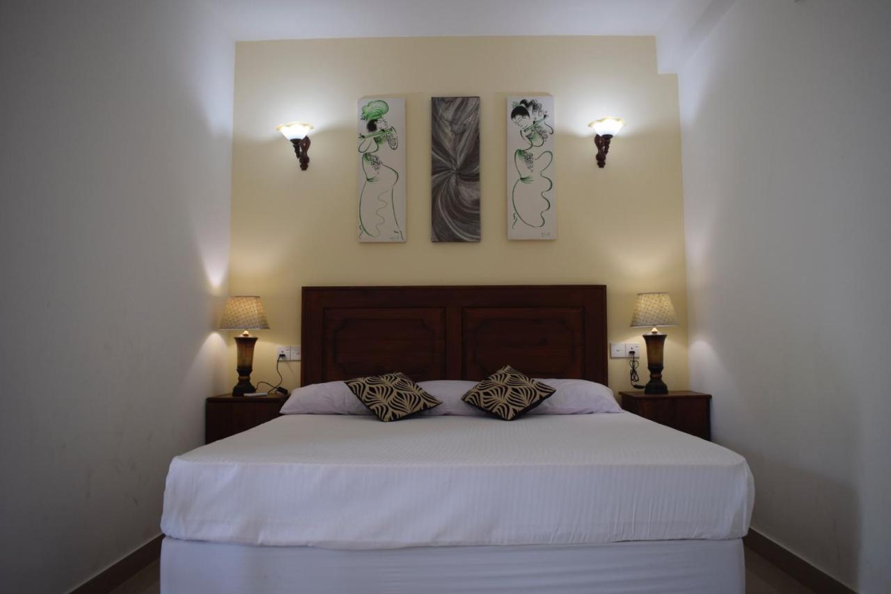 ווליגאמה Ilamparuma Hotel מראה חיצוני תמונה